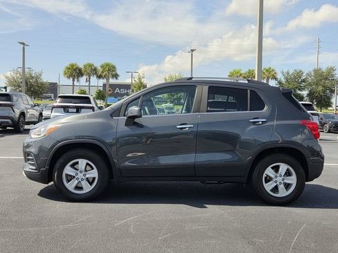 Used 2017 Chevrolet Trax LT w/ LT Convenience Package AWD/4WD image 3