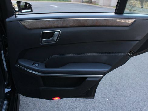 Used 2015 Mercedes-Benz E 350 4MATIC Sedan image 24