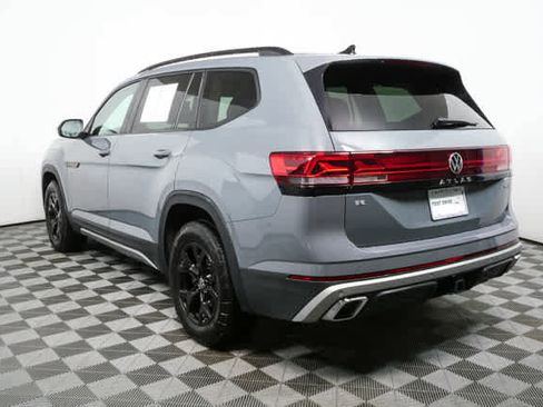 Certified 2025 Volkswagen Atlas Peak Edition SE AWD/4WD image 35