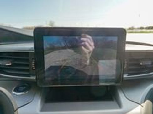 Used 2022 Ford Explorer XLT w/ Equipment Group 202A image 16