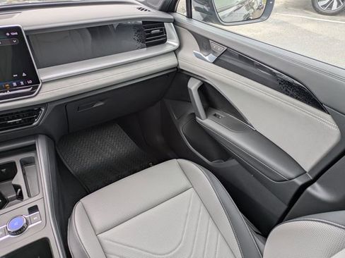 New 2026 Volkswagen Tiguan SE R-Line FWD image 16