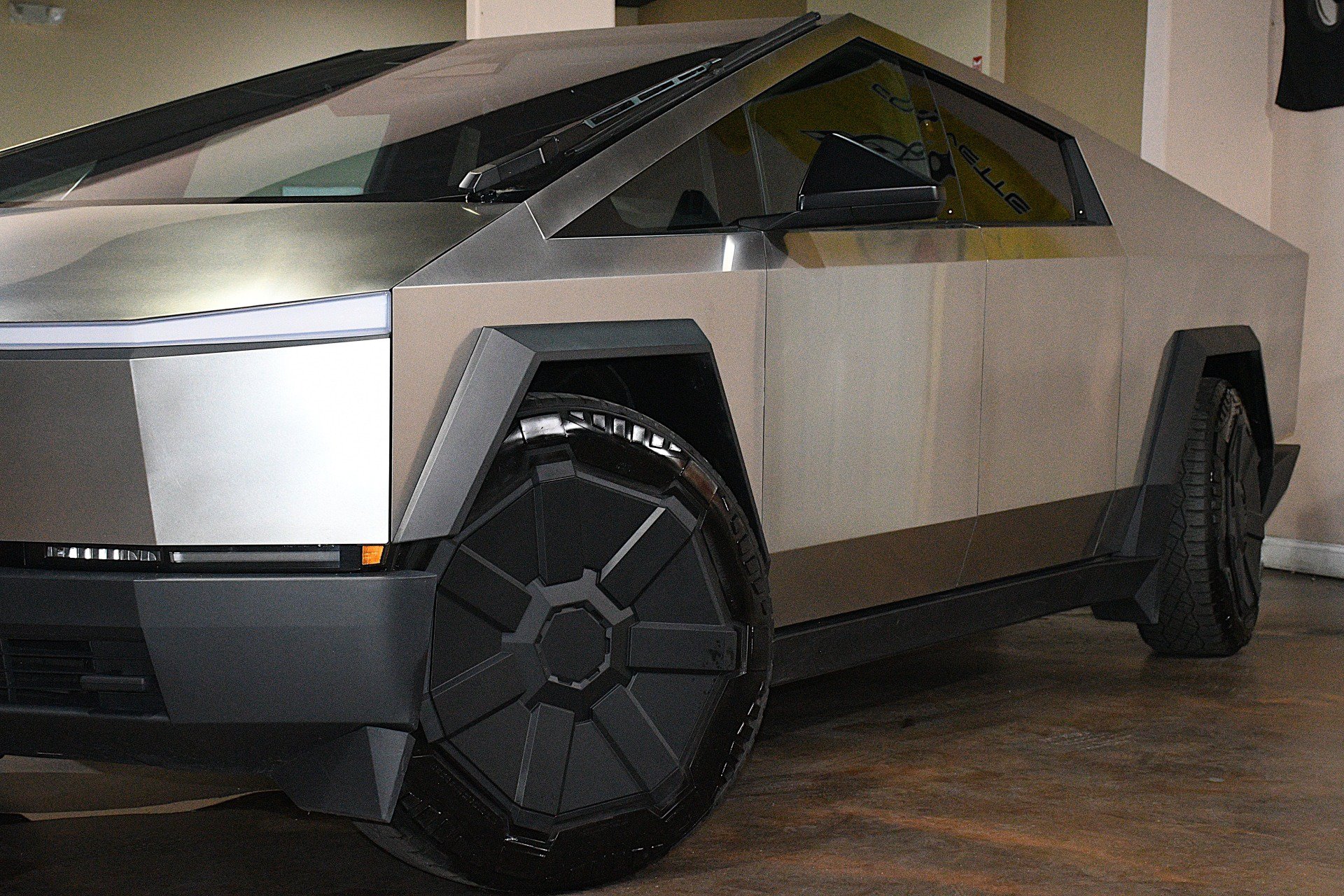 Used 2024 Tesla Cybertruck AWD Crew Cab image 54