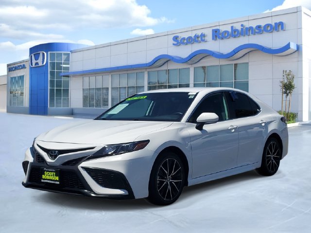 Used 2024 Toyota Camry SE FWD image 2