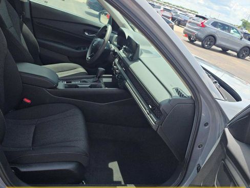 Used 2025 Honda Accord SE image 9