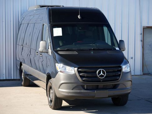 Used 2024 Mercedes-Benz Sprinter 2500 image 47