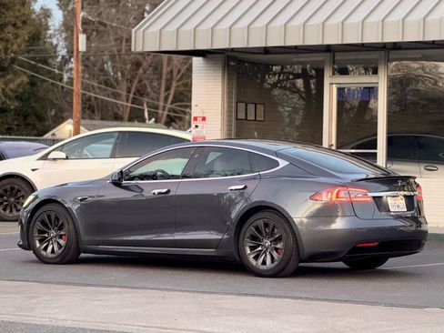 Used 2020 Tesla Model S Long Range Plus image 5