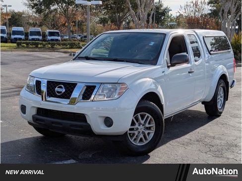 Used 2019 Nissan Frontier SV image 1