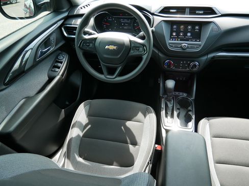 Used 2022 Chevrolet TrailBlazer LT FWD image 9