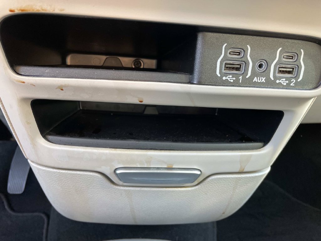 Used 2024 Chrysler Pacifica Touring-L FWD image 39