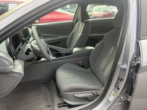 Used 2026 Hyundai Elantra Hybrid FWD image 25
