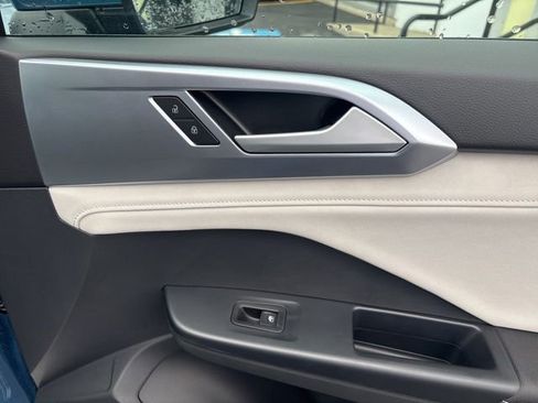 New 2026 Volkswagen Taos SE image 30
