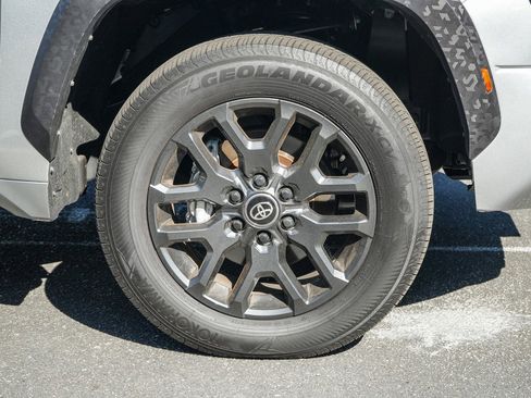 Used 2025 Toyota Tundra Platinum AWD/4WD image 10