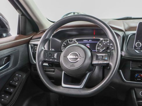 Used 2023 Nissan Rogue SV image 12