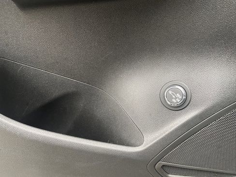 Used 2023 Buick Envision Essence image 22