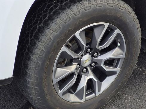 Used 2020 Chevrolet Silverado 1500 LT w/ Texas Edition image 7