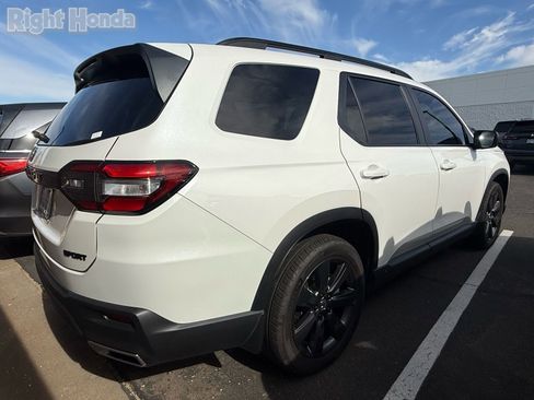 Certified 2025 Honda Pilot Sport image 4
