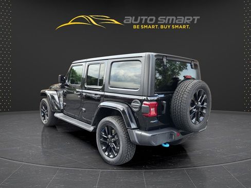 Used 2022 Jeep Wrangler Unlimited Sahara w/ Cold Weather Group AWD/4WD image 3