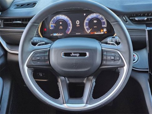 Certified 2025 Jeep Grand Cherokee L Altitude image 25