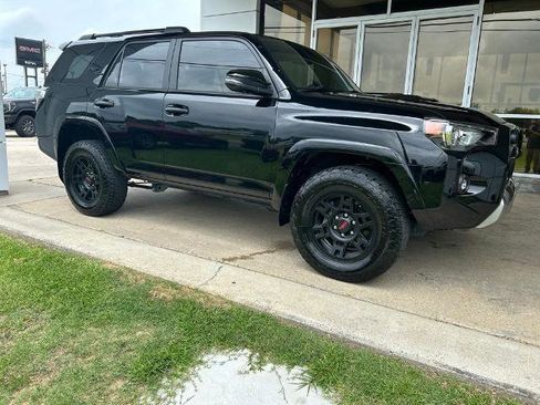 Used 2023 Toyota 4Runner TRD Off-Road Premium w/ Off Road Premium Plus Package AWD/4WD image 2