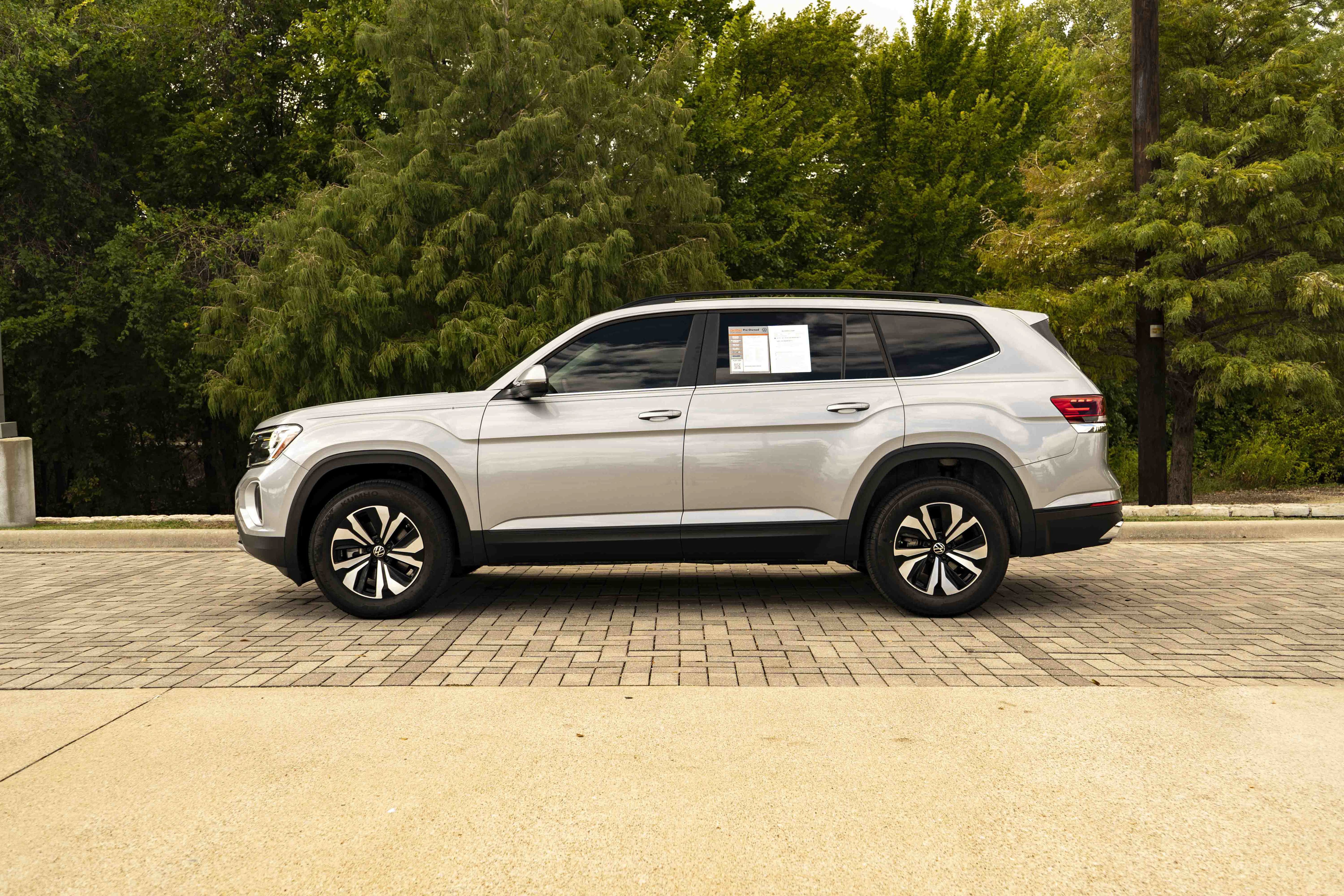 Certified 2026 Volkswagen Atlas SE FWD image 5