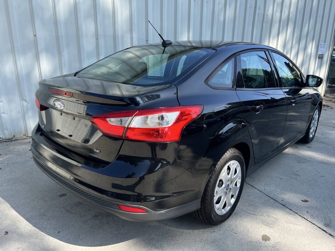 Used 2012 Ford Focus SE FWD image 3