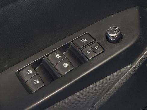 Used 2019 Toyota Highlander LE FWD image 27