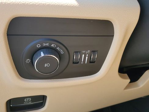 New 2025 Jeep Grand Cherokee Limited w/ Black Appearance Package image 24