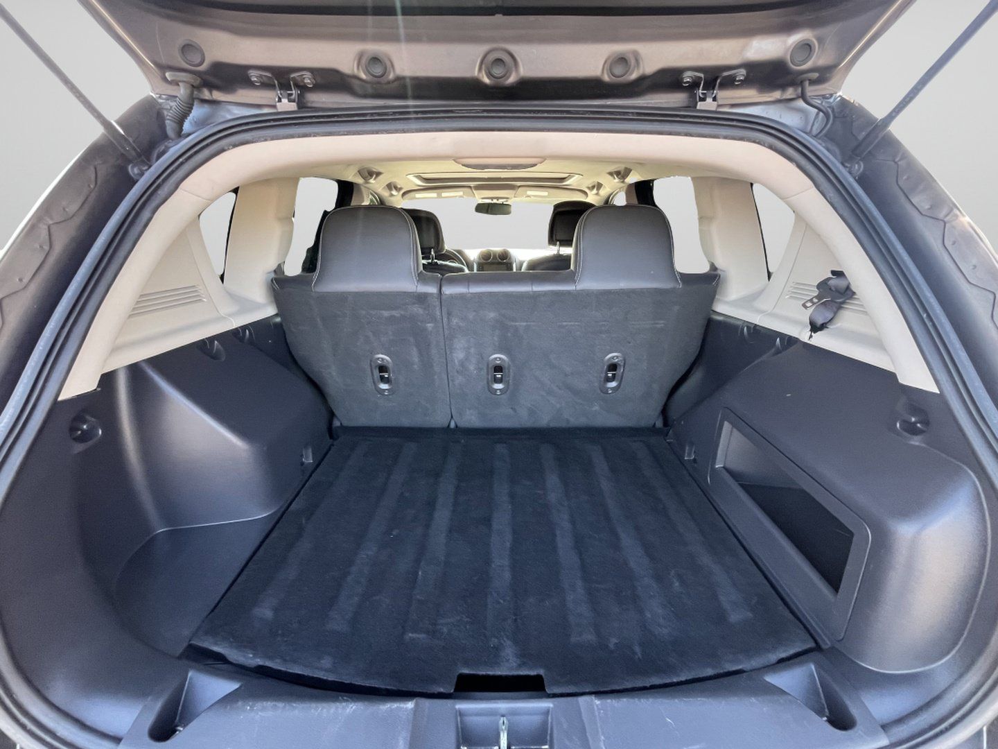 Used 2016 Jeep Compass High Altitude FWD image 14