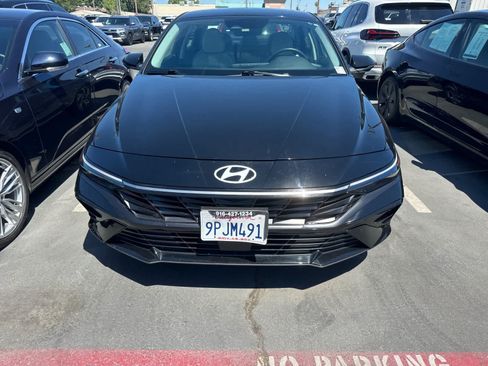 Used 2024 Hyundai Elantra Limited FWD image 5