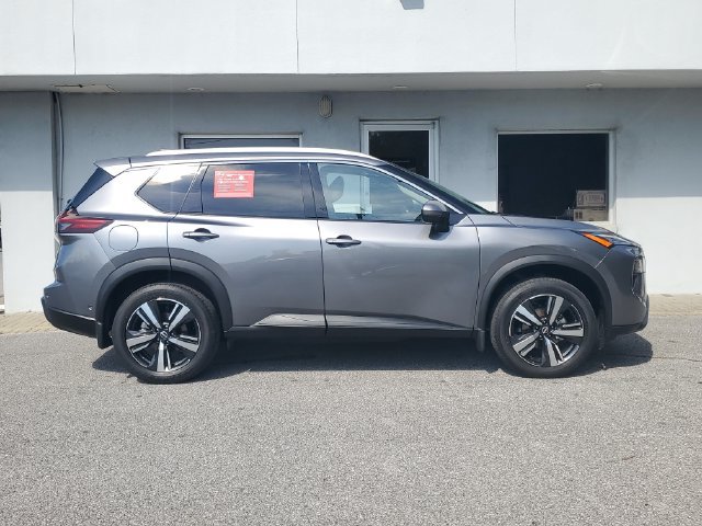 Certified 2025 Nissan Rogue SL w/ SL Premium Package FWD image 7
