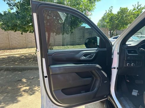 Used 2023 GMC Yukon SLT w/ SLT Luxury Package AWD/4WD image 17