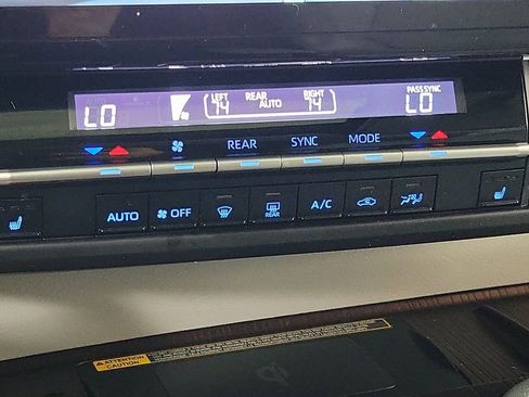 Used 2022 Toyota Sienna XLE w/ XLE Plus Package image 16