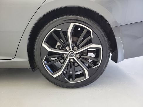 Used 2023 Nissan Altima 2.5 SR FWD image 12
