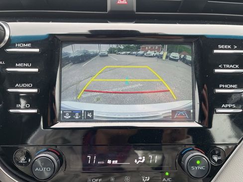 Used 2018 Toyota Camry XLE FWD image 17