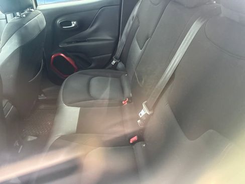 Used 2016 Jeep Renegade Trailhawk AWD/4WD image 9