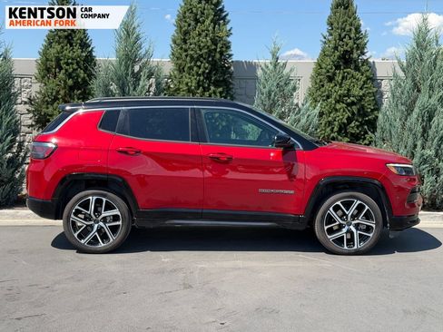 Used 2025 Jeep Compass Limited w/ Elite Group AWD/4WD image 9