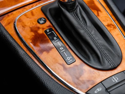 Used 2009 Mercedes-Benz E 550 Sedan image 29