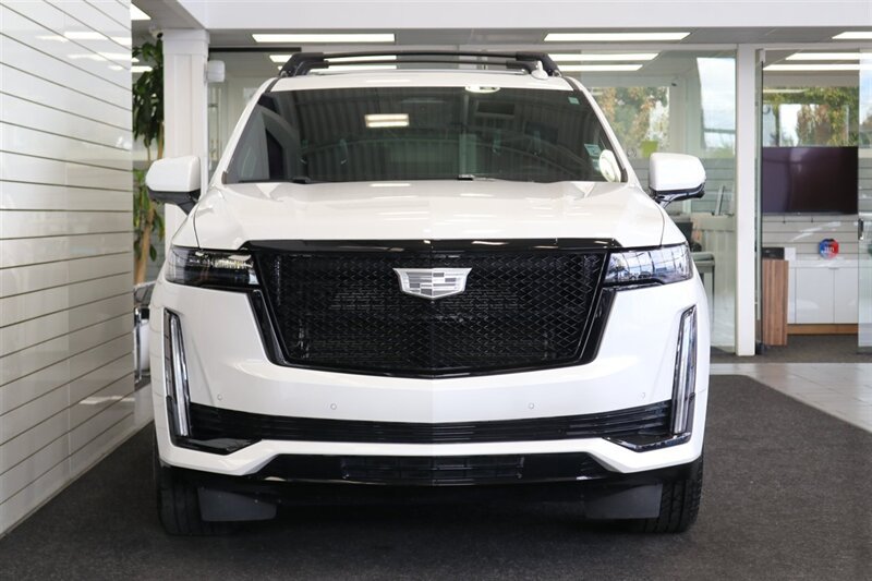 Used 2024 Cadillac Escalade Sport Platinum w/ LPO, ONYX Package AWD/4WD image 8
