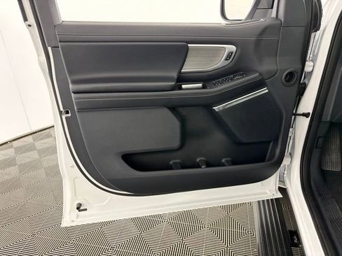 Used 2025 Ford Expedition Platinum image 28