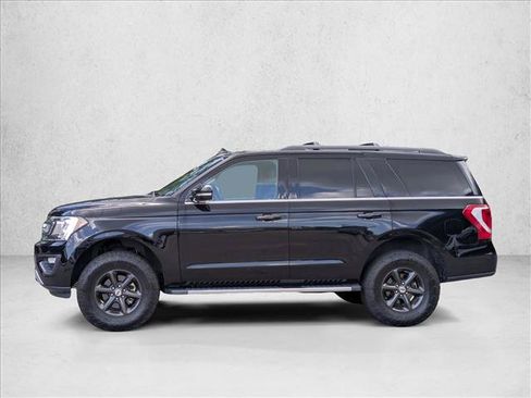 Used 2018 Ford Expedition XLT w/ Equipment Group 202A AWD/4WD image 9