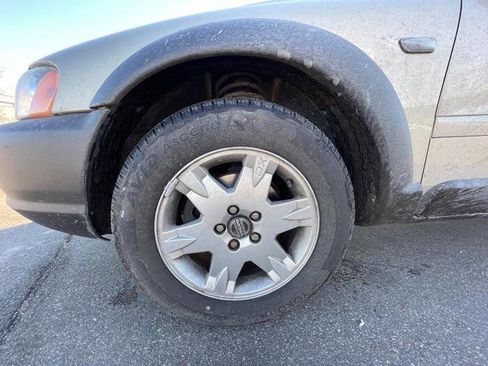 Used 2005 Volvo XC70 image 11