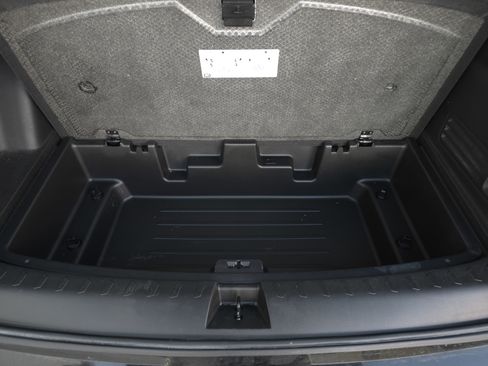 Used 2023 Chevrolet Traverse Premier image 38