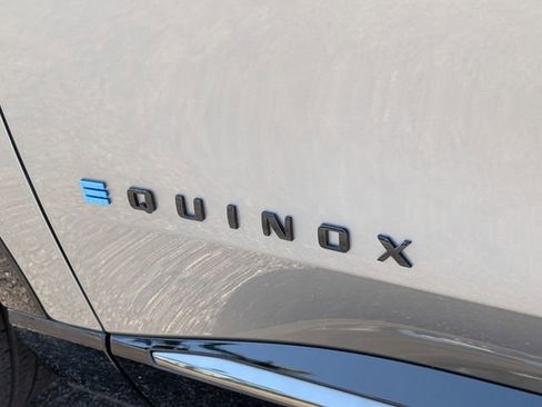 Used 2025 Chevrolet Equinox EV RS image 21