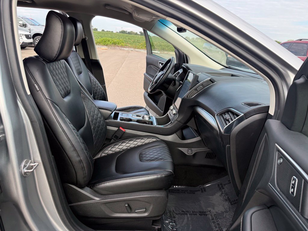 Used 2023 Ford Edge Titanium AWD/4WD image 17