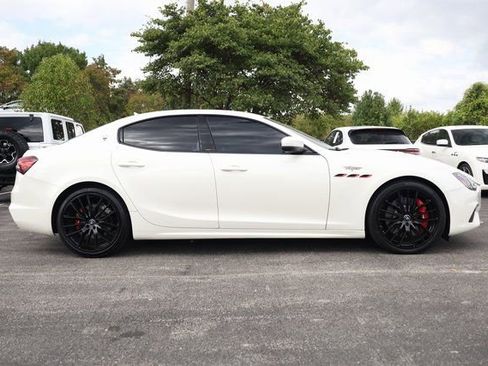 Certified 2022 Maserati Ghibli Trofeo image 4