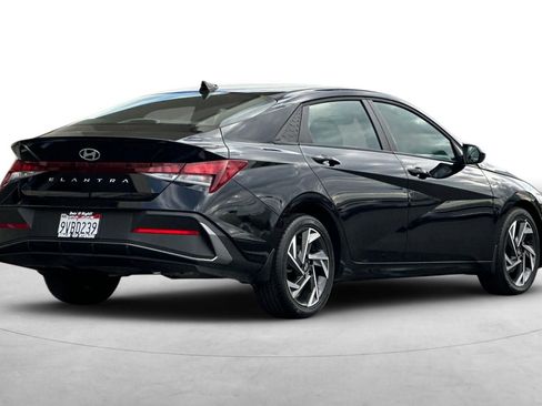 Certified 2025 Hyundai Elantra Sport image 8