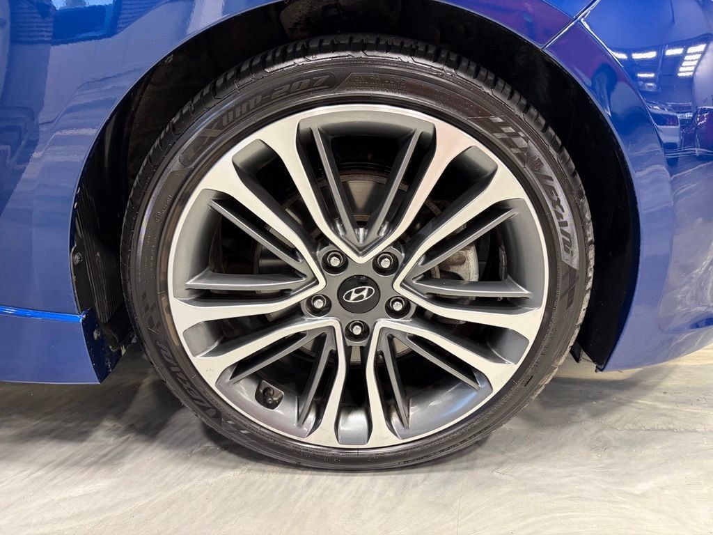 Used 2016 Hyundai Veloster Turbo FWD image 26
