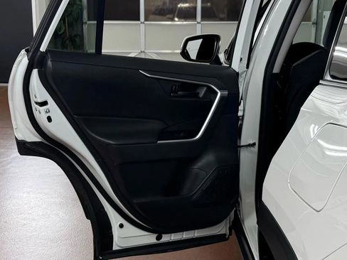 Used 2019 Toyota RAV4 LE AWD/4WD image 27
