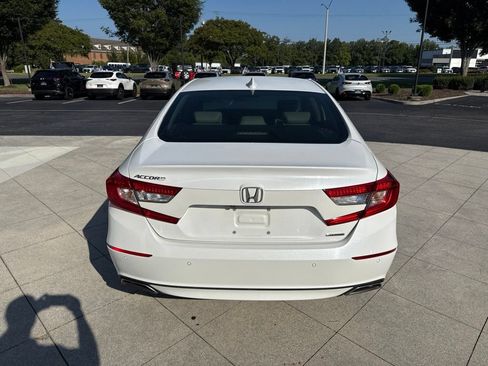 Used 2018 Honda Accord Touring image 8