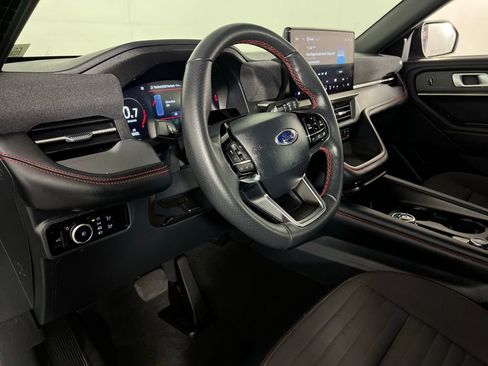 Used 2025 Ford Explorer ST-Line w/ ST-Line Street Pack image 21